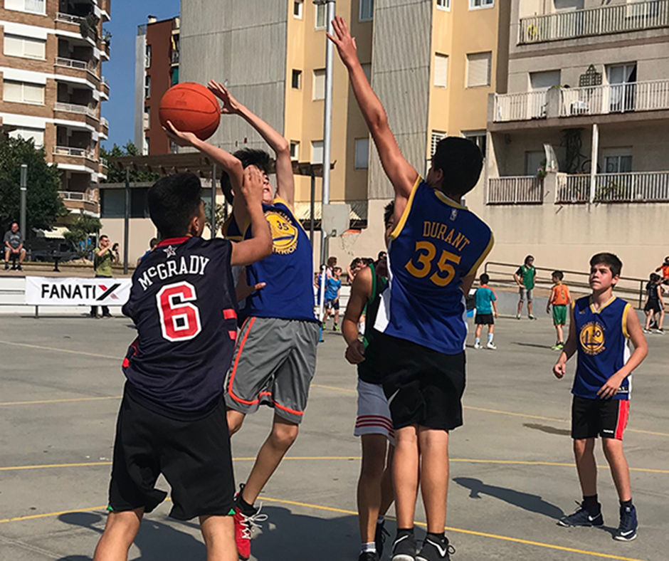 Una acció del 3x3 del Club Bàsquet Calella