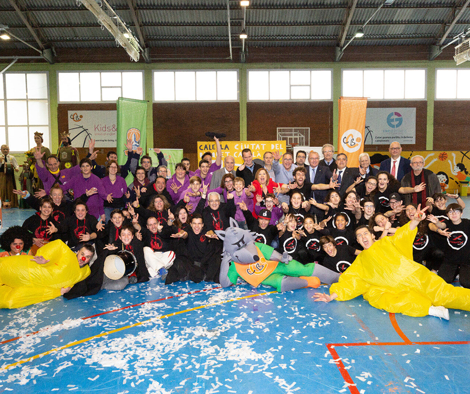 CB Calella - La foto de família del traspàs de la "Ciutat del Bàsquet Català"