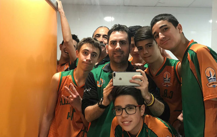 CB Calella - La selfie del cadet C dedicada a l'Èric Mateos