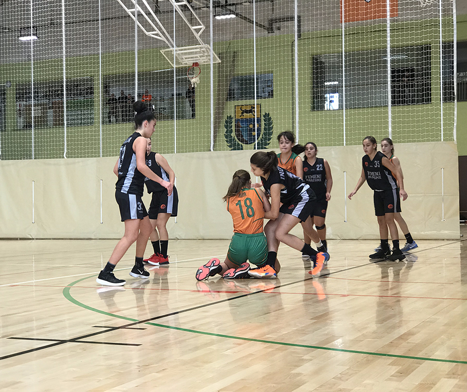 CB Calella - L'infantil femení no dóna per perduda cap pilota