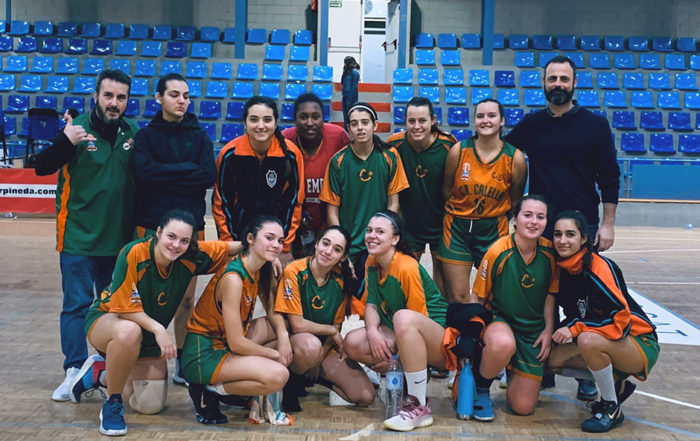 CB Calella - La foto de família del júnior femení. Foto: Quim Plà