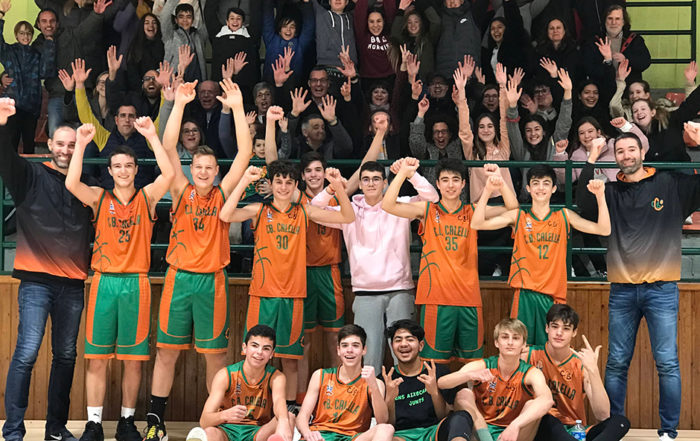 CB Calella - El cadet A celebra la còmode victòria contra l'UBSA