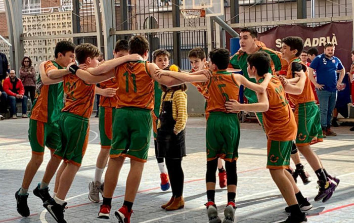 CB Calella - El preinfantil celebra la victòria a la pista de l'UBSA - Foto: Quim Plà