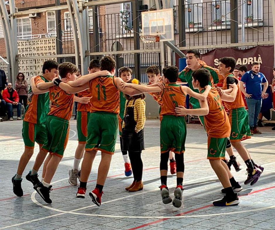 CB Calella - El preinfantil celebra la victòria a la pista de l'UBSA - Foto: Quim Plà