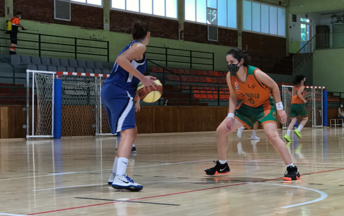 CB Calella - La Paula Soto, una de les jugadores que ha decidit jugar els partits amb mascareta. Foto: CB Calella