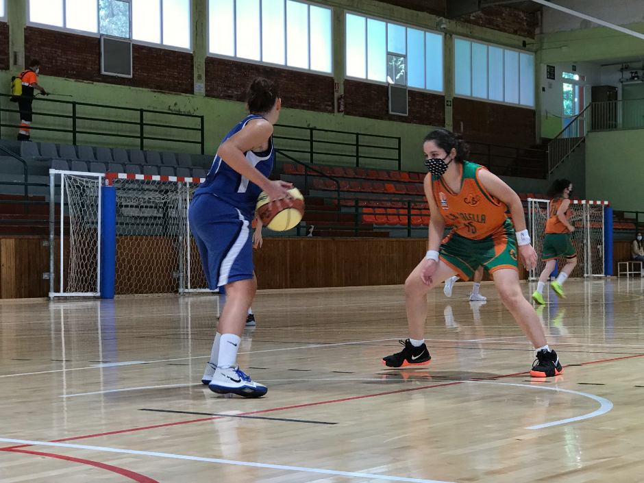 CB Calella - La Paula Soto, una de les jugadores que ha decidit jugar els partits amb mascareta. Foto: CB Calella