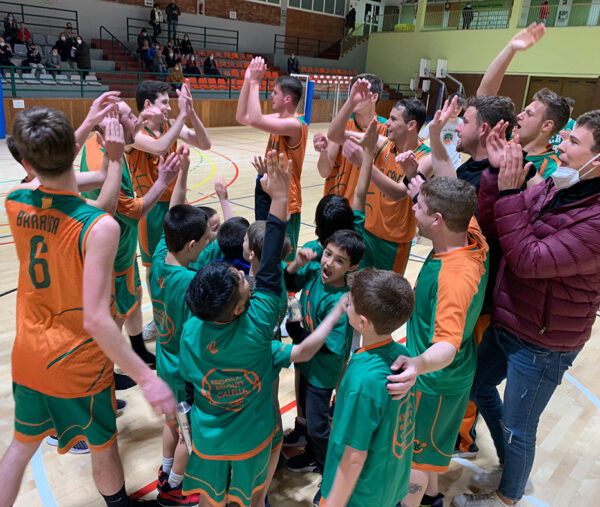 En Genís, durant un tir davant el seu defensor