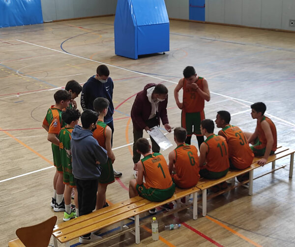 En Nil, fent un tir al partit contra el Boet