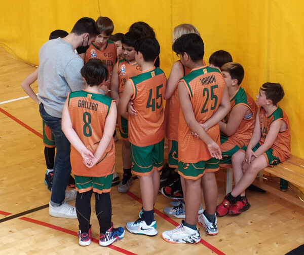 En Genís, durant un tir davant el seu defensor